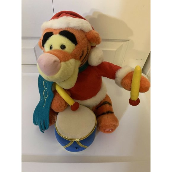2001 Disney Store Winnie The Pooh Tigger Christmas Drummer Plush - Picture 1 of 10